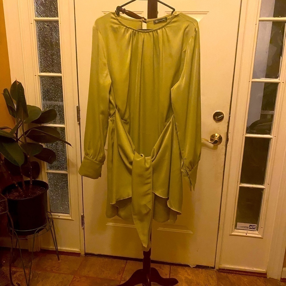 NWT PRETTY GARDEN SAGE GREEN SATIN LIKE DRESS SIZE XL